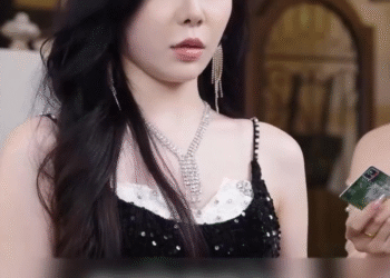 [FULL] 259E0828 The scheming woman pretends to be a princess and reveals her identity