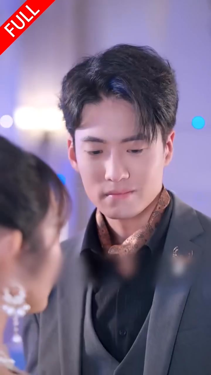 [FULL] 258E0828 Flash Marriage Husband Is the World’s Richest Man 02 At the Banquet, the Beauty Was Bul