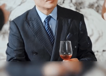 [FULL] 233E0828 Mocked at the gala, her father steps in and reveals himself as the richest man to back her up