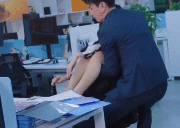 [FULL] 016E0828 The Scheming Woman Bullies the New Female Employee, but the Newcomer Slaps Her and Puts an End to