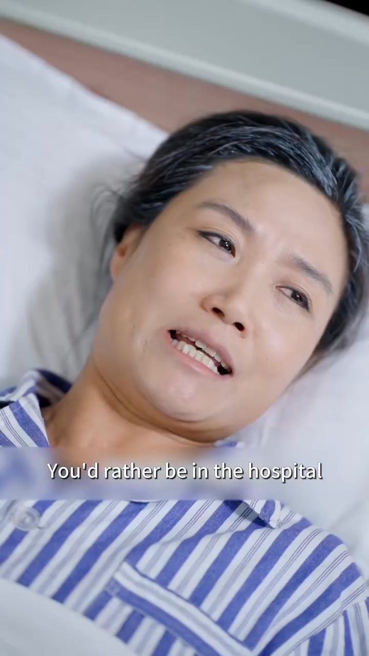 [FULL] 216E0828 After Learning of His Father’s Death, the Man Kneels and Begs His Mother for Forgiveness