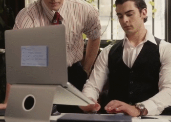 [FULL] 019E0828 The Office Pushover Is The Real Heiress 04 The Scheming Woman Pretends to Be Wealthy, Flaunts Her Fa