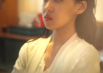 [FULL] 136E0828 The woman initially planned to break off her engagement, but instead, she willingly became a step