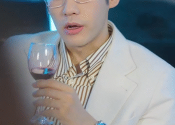 [FULL] 097E0828 Miss Lou, Love me once again 02 Cinderella Returned the Bank Card to the CEO, Ended The