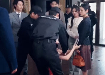 [FULL] 102E0828 Love May Come 06 ENG DUBBINGThe CEO Is Forced to Kneel by His Enemy, but Cinderella, Reve