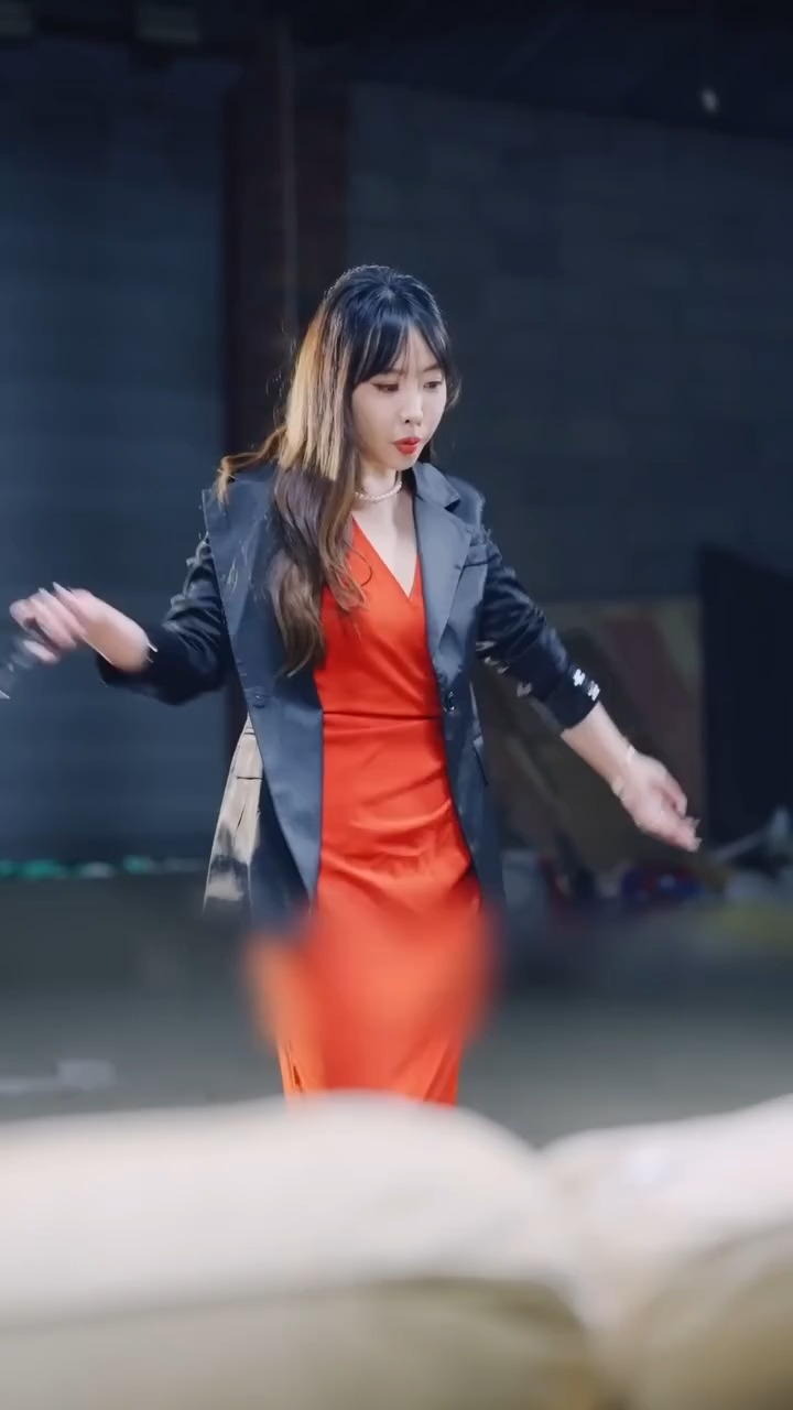 [FULL] 056E0828 A scheming woman, jealous of Cinderella winning the CEO’s love, kidnaps her, but the CEO arrives