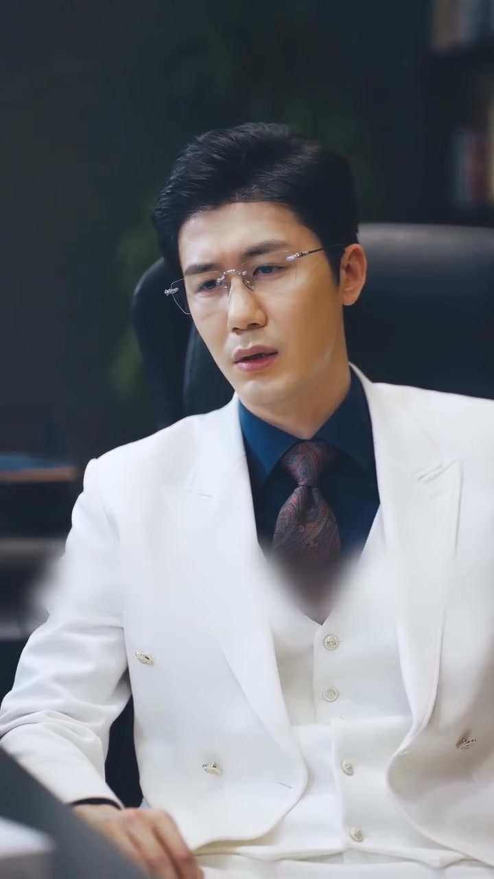 [FULL] 294E0828 The grandmother deliberately locks Cinderella and the CEO in a room together, hoping to welcome a gr